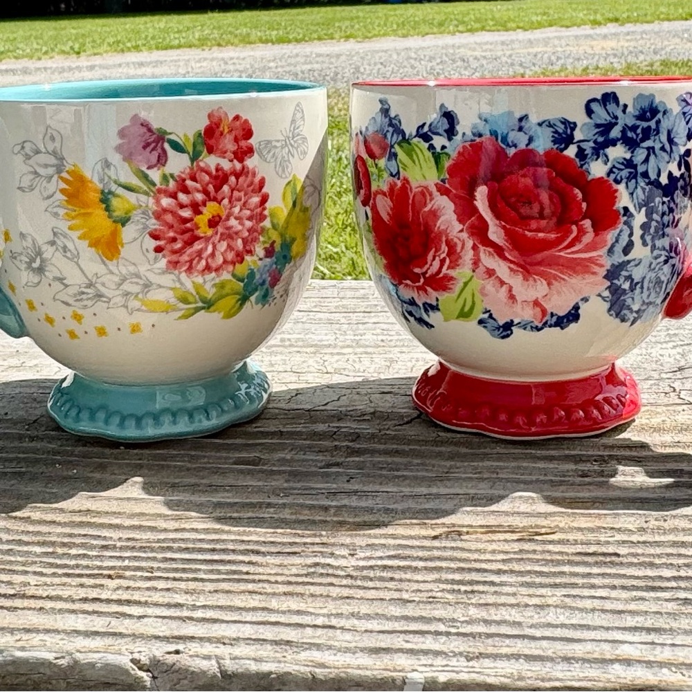 Vintage The Pioneer Woman | Floral Ceramic Mugs with Red and Blue Accents - Picture 5 of 5